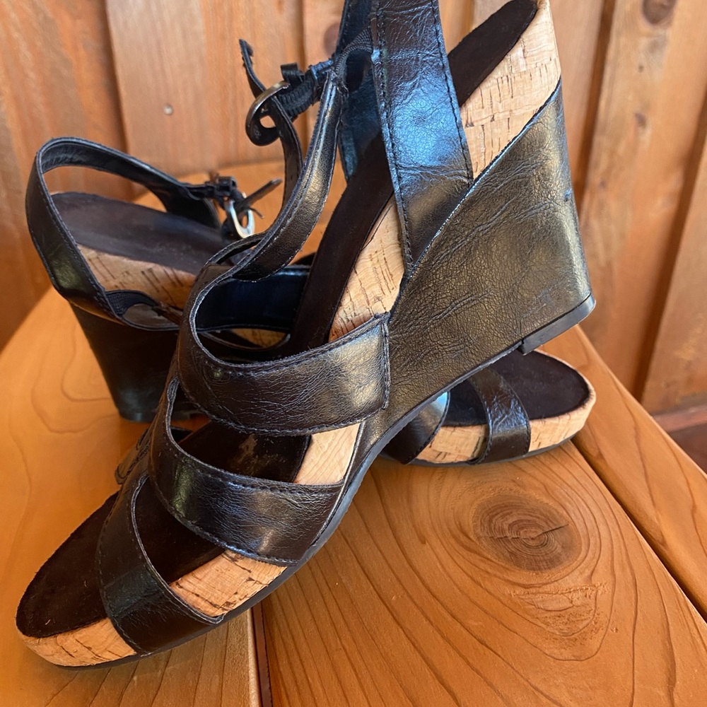 Aerosols black strapped sandals